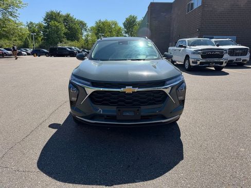 Used 2025 Chevrolet Trax LT w/ Driver Confidence Package FWD image 4