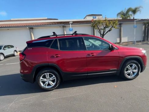 Used 2020 GMC Terrain SLE w/ Driver Convenience Package image 9