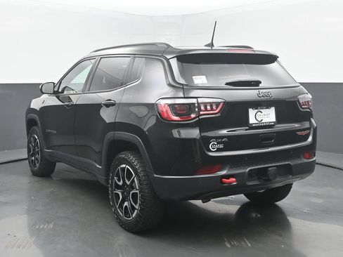 Used 2025 Jeep Compass Trailhawk w/ Sun & Sound Group AWD/4WD image 7