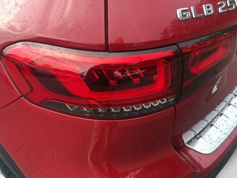 Used 2021 Mercedes-Benz GLB 250 w/ Premium Package image 26