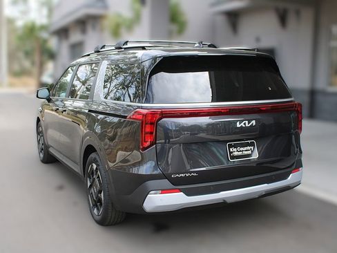 New 2026 Kia Carnival EX FWD image 11