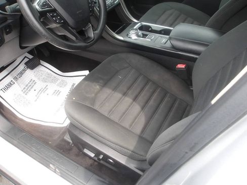 Used 2017 Ford Fusion SE w/ Fusion SE Technology Package FWD image 10