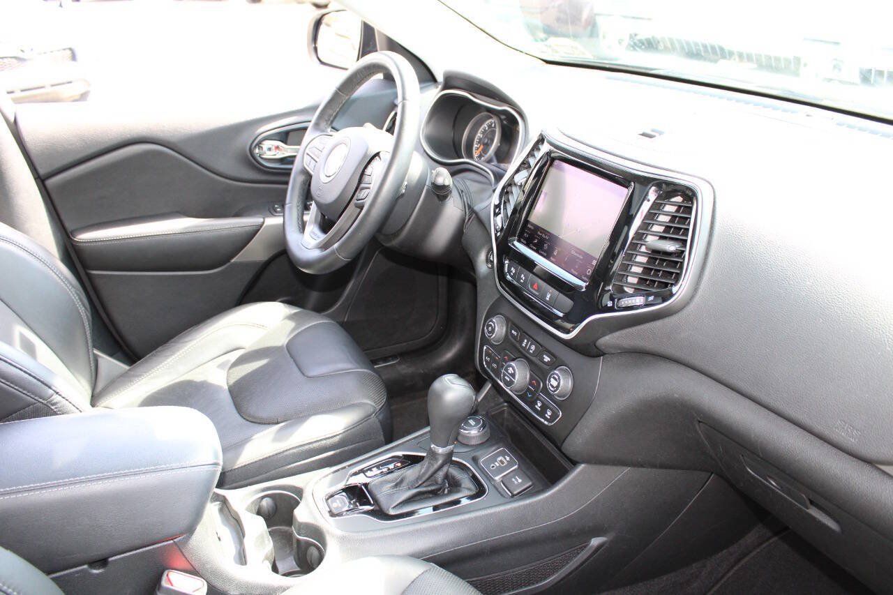 Used 2019 Jeep Cherokee Limited w/ Luxury Group AWD/4WD image 12