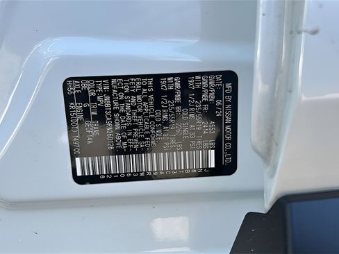 Used 2024 Nissan Rogue SL w/ SL Premium Package image 15