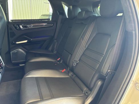 Used 2020 Porsche Cayenne Turbo S w/ Premium Package Plus AWD/4WD image 31