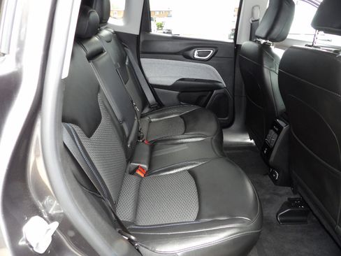 Used 2022 Jeep Compass Latitude w/ Convenience Group AWD/4WD image 17