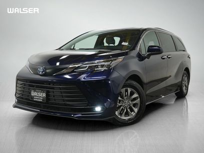 Used 2025 Toyota Sienna XLE