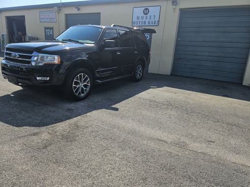 Used 2016 Ford Expedition XLT w/ Equipment Group 202A image 8