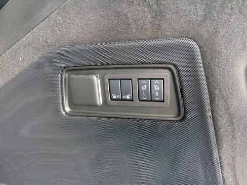 Used 2024 Cadillac Escalade Sport w/ LPO, ONYX Package AWD/4WD image 32