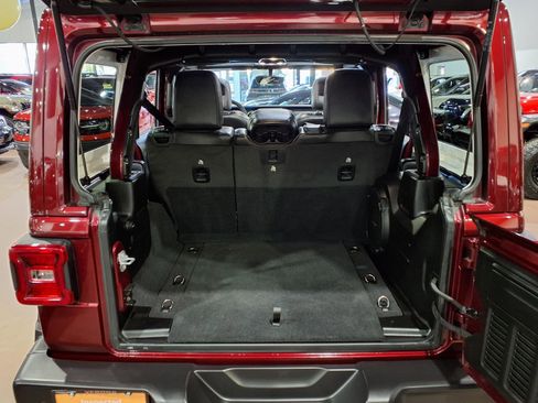 Used 2021 Jeep Wrangler Unlimited Sahara image 21