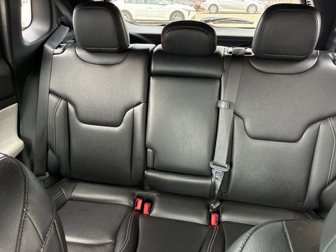 Used 2025 Jeep Compass Limited image 34