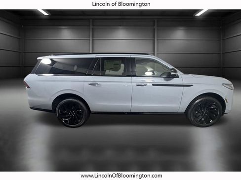 New 2026 Lincoln Navigator L Reserve AWD/4WD image 7