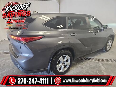 Used 2023 Toyota Highlander LE AWD/4WD image 2