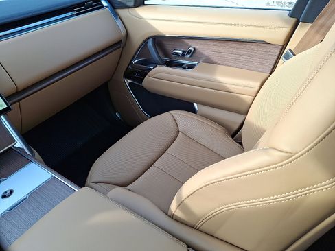 New 2026 Land Rover Range Rover SE image 14