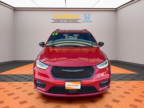 Used 2025 Chrysler Pacifica Limited FWD image 8