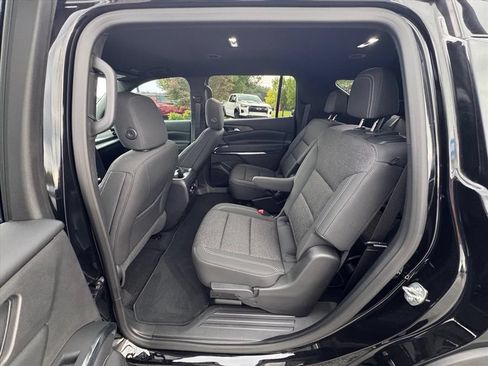 Used 2026 Chevrolet Traverse LT w/ Driver Confidence Package FWD image 12