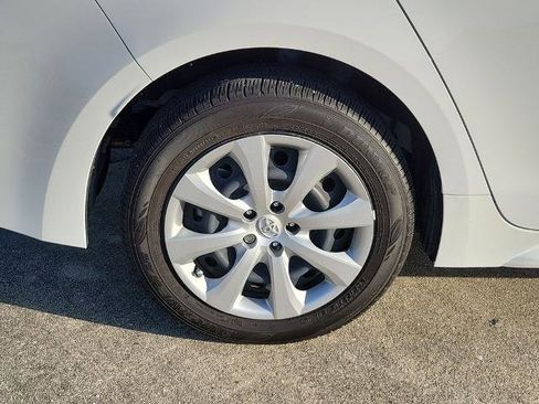 Used 2025 Toyota Corolla LE image 6