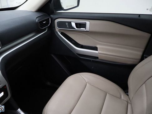 Used 2021 Ford Explorer XLT w/ Equipment Group 202A image 17