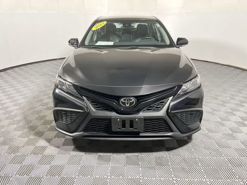 Used 2023 Toyota Camry SE image 3