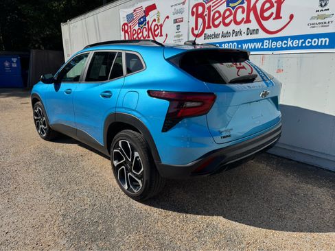 Used 2025 Chevrolet Trax RS w/ Driver Confidence Package image 8