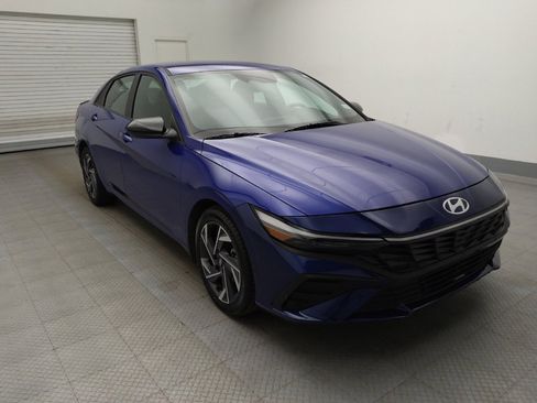 Used 2025 Hyundai Elantra Sport FWD image 13