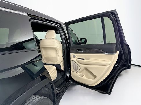 Used 2023 Jeep Grand Cherokee L Limited image 32