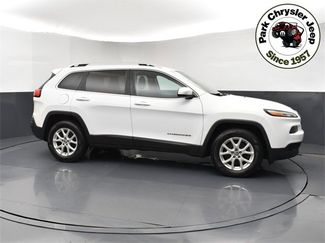 Used 2016 Jeep Cherokee Latitude image 1