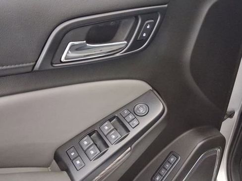 Used 2017 Chevrolet Suburban LT image 24