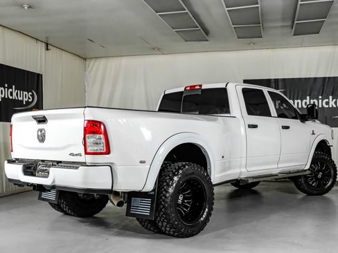 Used 2024 RAM 3500 Tradesman w/ Chrome Appearance Group AWD/4WD image 9