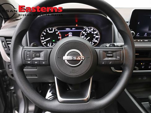 Used 2023 Nissan Rogue S AWD/4WD image 10