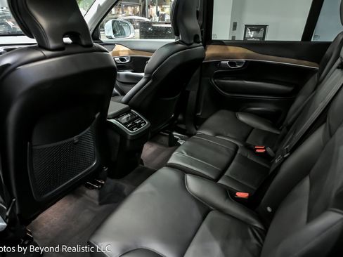 Used 2024 Volvo XC90 B6 Plus image 26