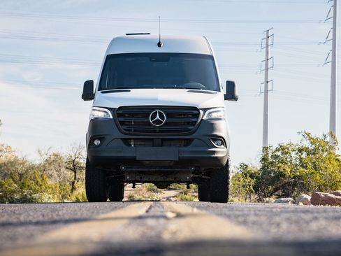 Used 2024 Mercedes-Benz Sprinter 2500 image 10