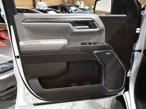Used 2022 Chevrolet Silverado 1500 LTZ w/ LTZ Premium Package AWD/4WD image 14