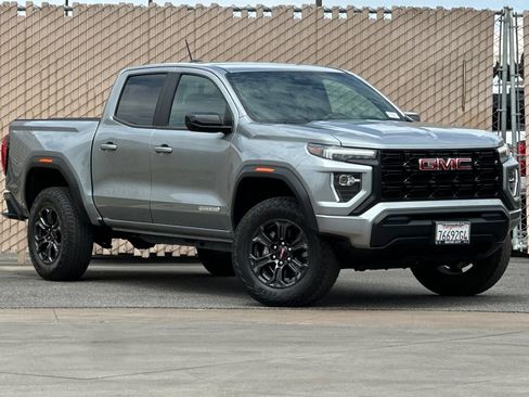 Used 2025 GMC Canyon Elevation RWD image 2