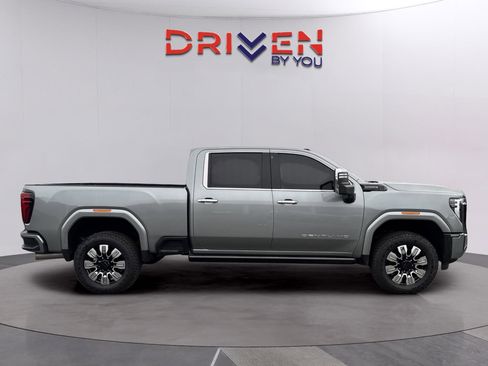 Used 2024 GMC Sierra 3500 Denali Ultimate AWD/4WD image 6