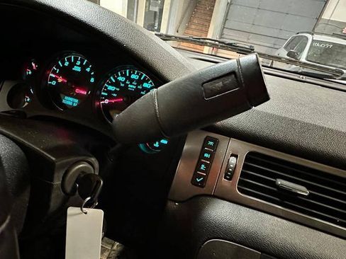 Used 2007 Chevrolet Suburban LT w/ LT Preferred Equipment Group AWD/4WD image 37