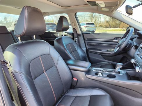 Used 2019 Nissan Altima 2.5 SR w/ SR Premium Package image 16