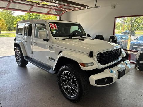 Used 2024 Jeep Wrangler High Altitude AWD/4WD image 1