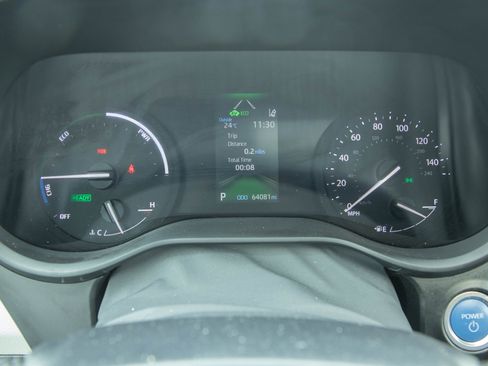 Used 2023 Toyota Sienna XLE FWD image 25