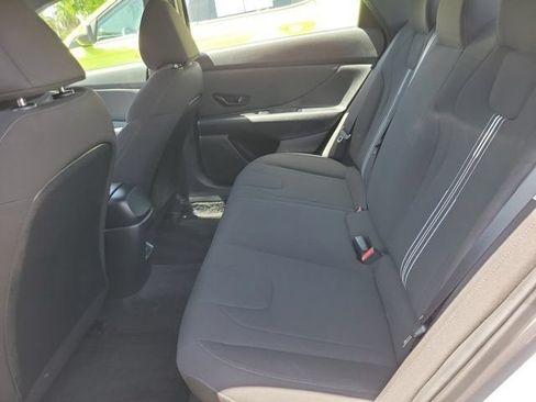 Certified 2025 Hyundai Elantra Sport FWD image 8