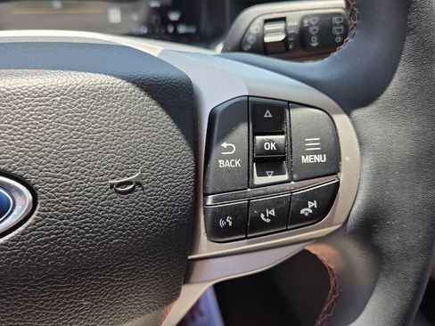 Used 2025 Ford Explorer Active RWD image 25