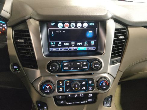 Used 2017 GMC Yukon XL SLT w/ Premium Edition image 25