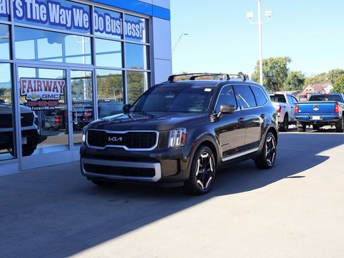 Used 2023 Kia Telluride EX w/ EX Captain's Chair Package image 6