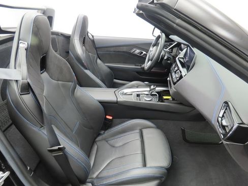 Used 2020 BMW Z4 M40i w/ Premium Package image 18