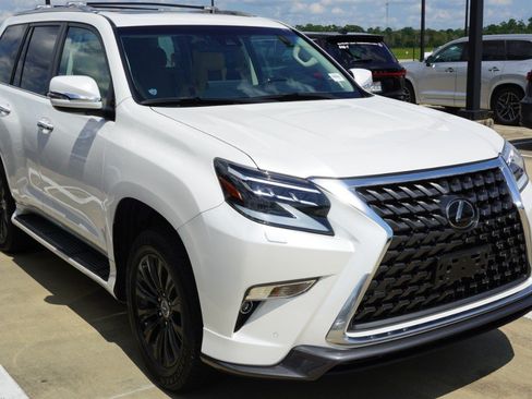 Used 2023 Lexus GX 460 Luxury w/ Sport Design Package AWD/4WD image 3