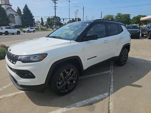 Certified 2026 Jeep Compass Limited AWD/4WD image 11