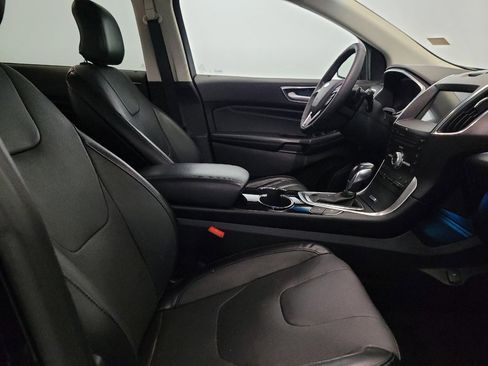 Used 2018 Ford Edge Titanium w/ Equipment Group 302A AWD/4WD image 21