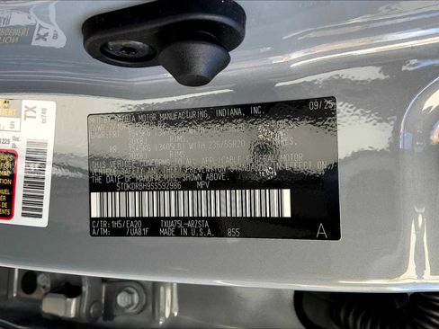 Certified 2025 Toyota Highlander XSE image 28