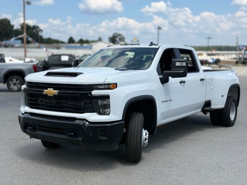 Used 2026 Chevrolet Silverado 3500 W/T AWD/4WD image 3