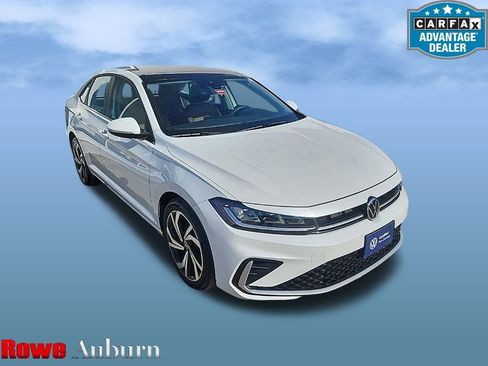 Certified 2025 Volkswagen Jetta SEL image 1